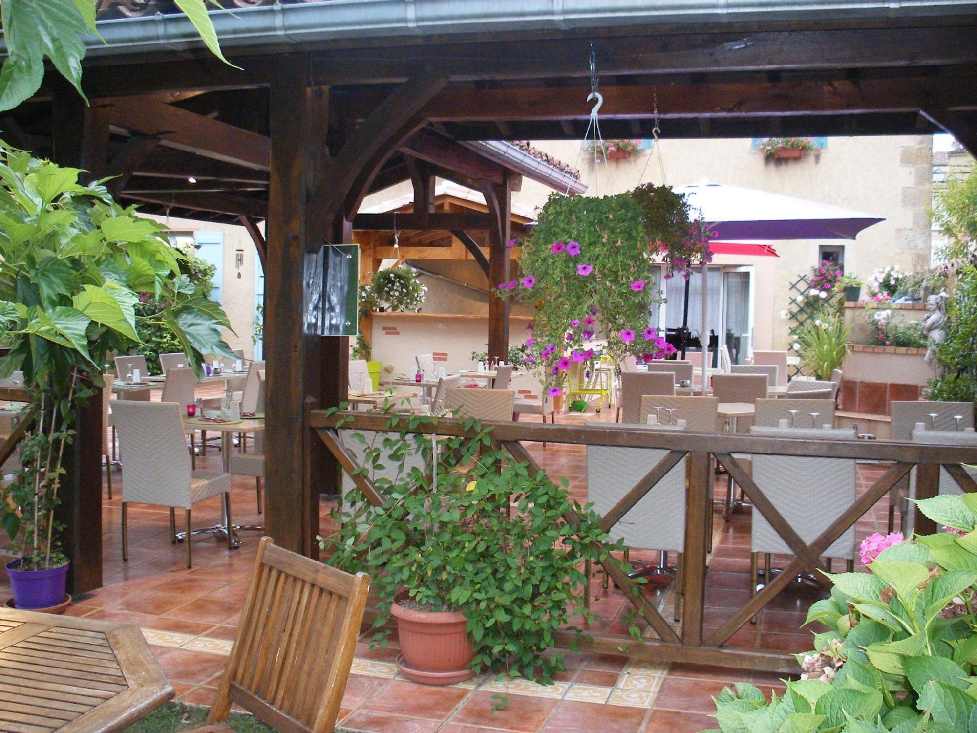 Hotel Restaurant Du Commerce Estang エクステリア 写真