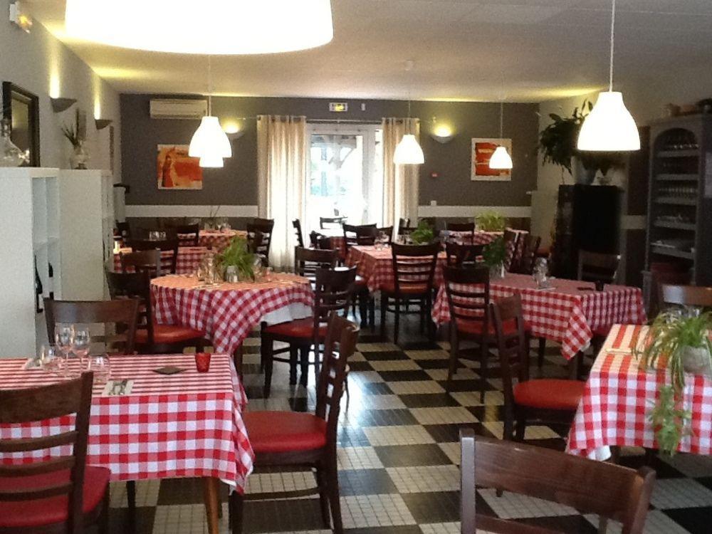 Hotel Restaurant Du Commerce Estang エクステリア 写真
