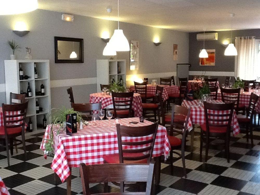 Hotel Restaurant Du Commerce Estang エクステリア 写真