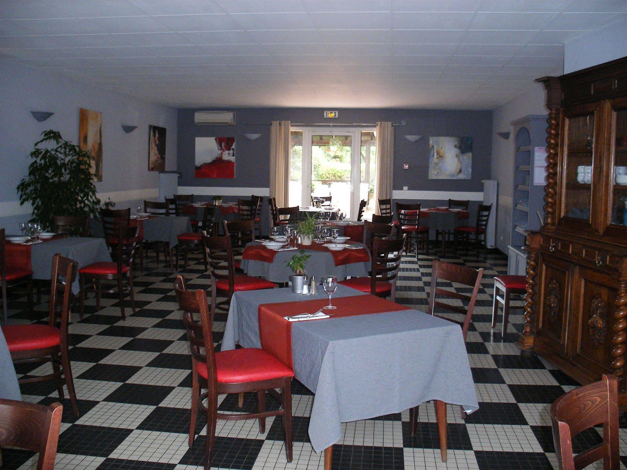 Hotel Restaurant Du Commerce Estang エクステリア 写真