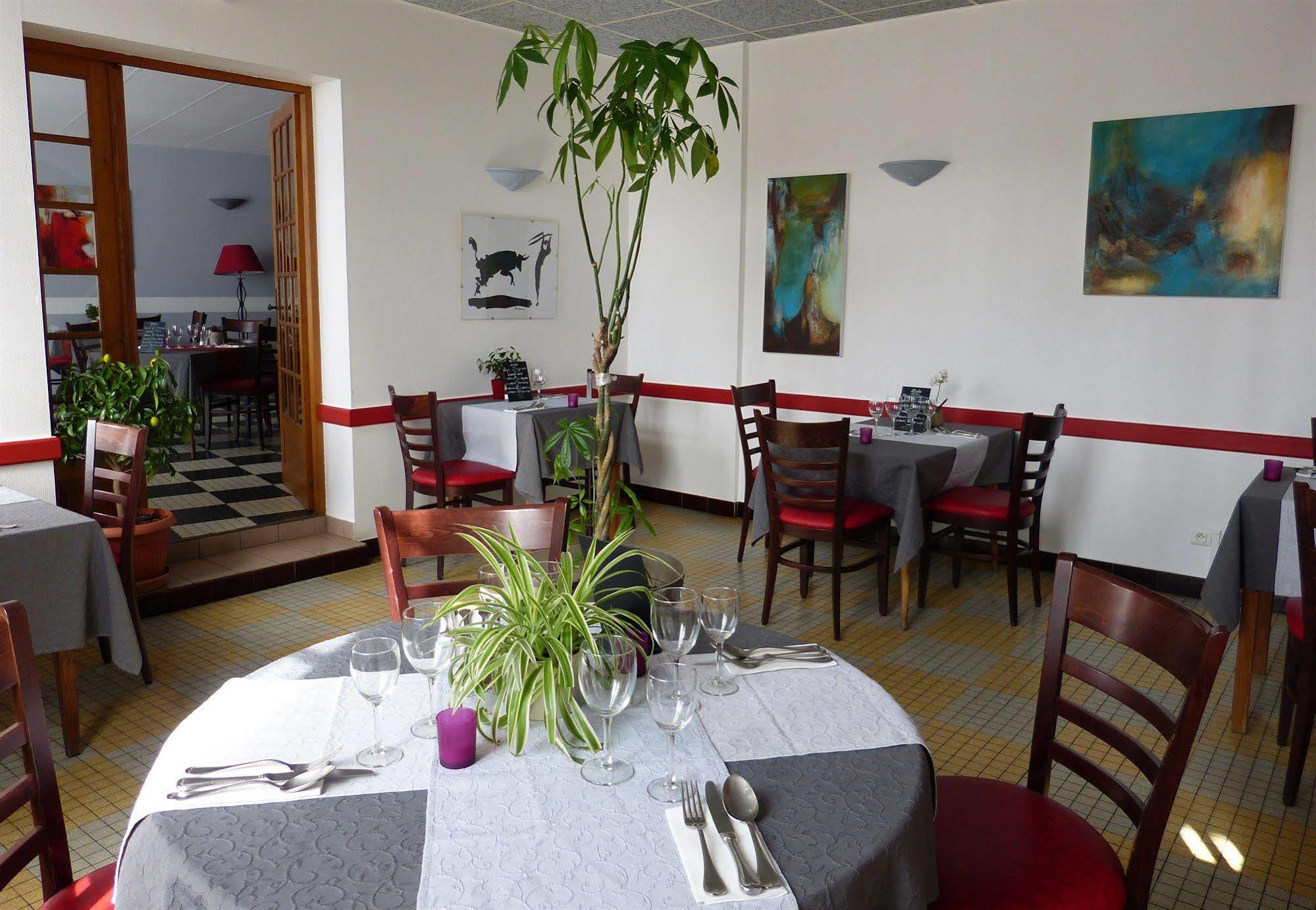 Hotel Restaurant Du Commerce Estang エクステリア 写真