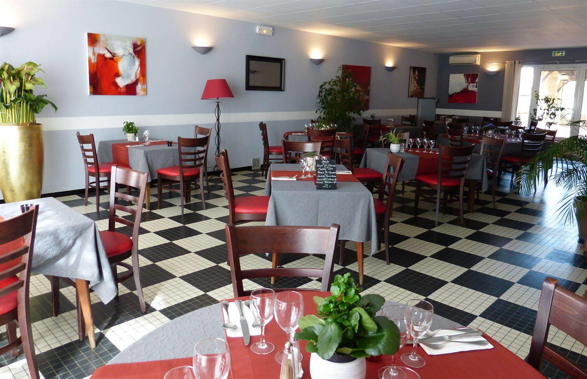 Hotel Restaurant Du Commerce Estang エクステリア 写真