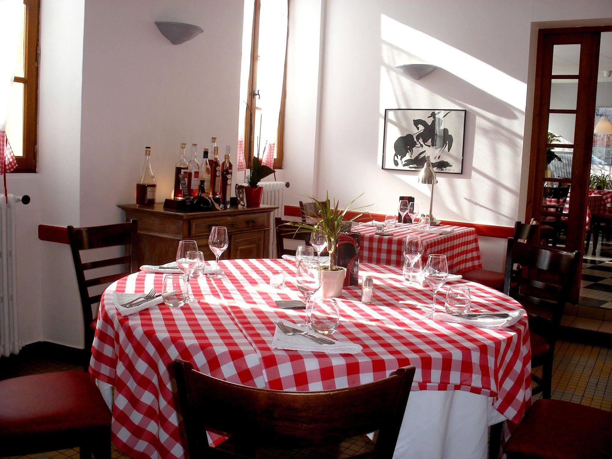 Hotel Restaurant Du Commerce Estang エクステリア 写真