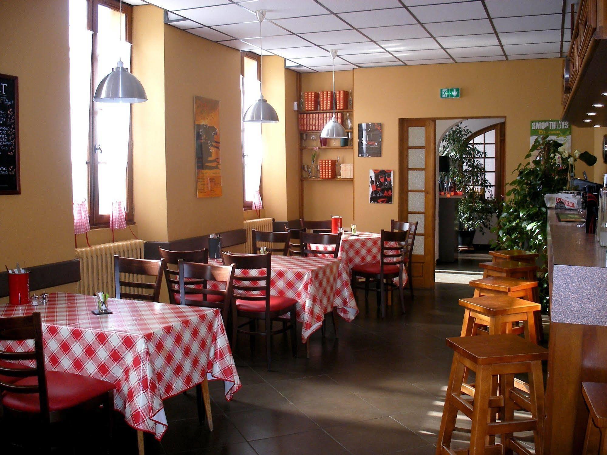 Hotel Restaurant Du Commerce Estang エクステリア 写真
