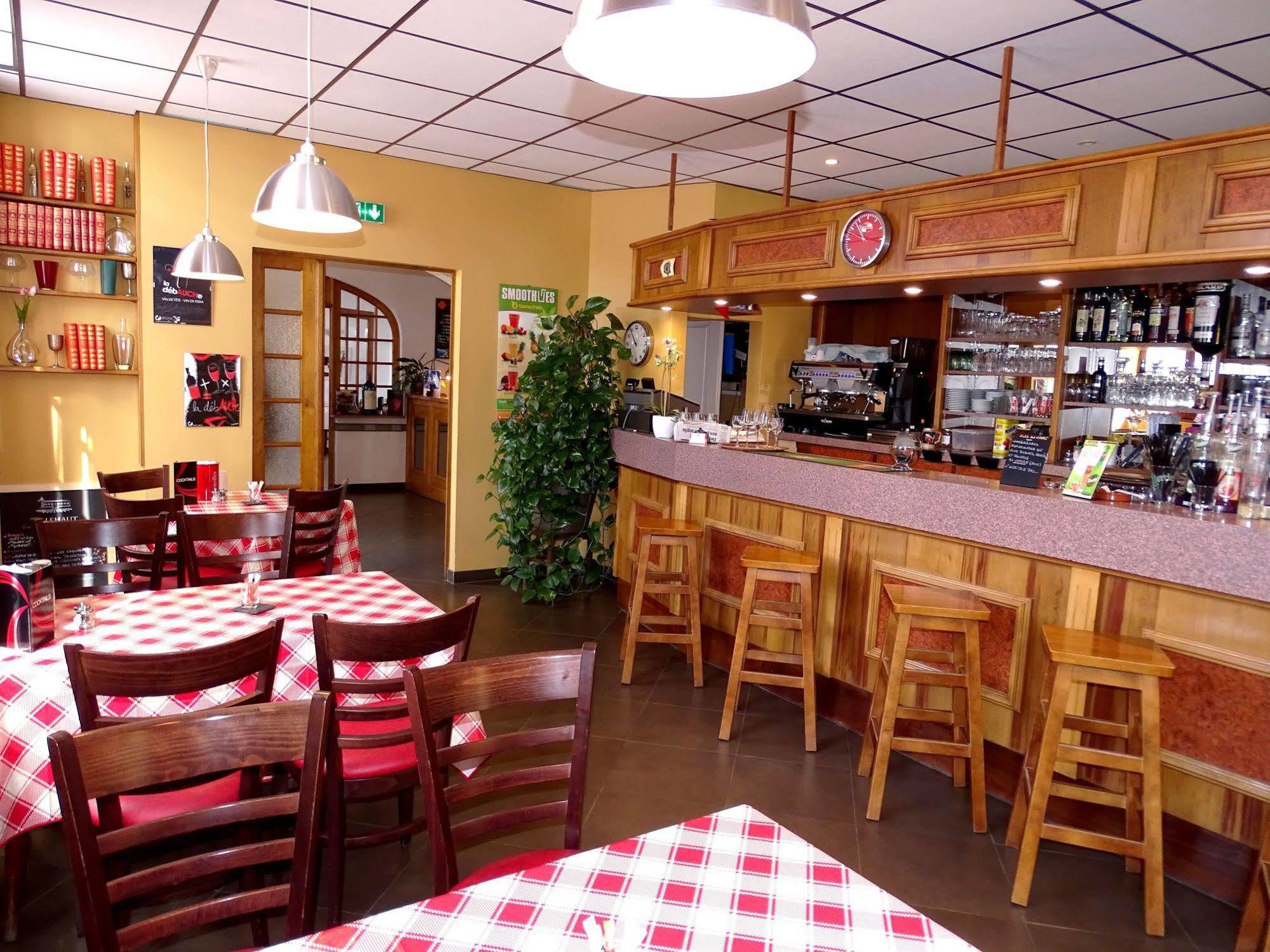 Hotel Restaurant Du Commerce Estang エクステリア 写真
