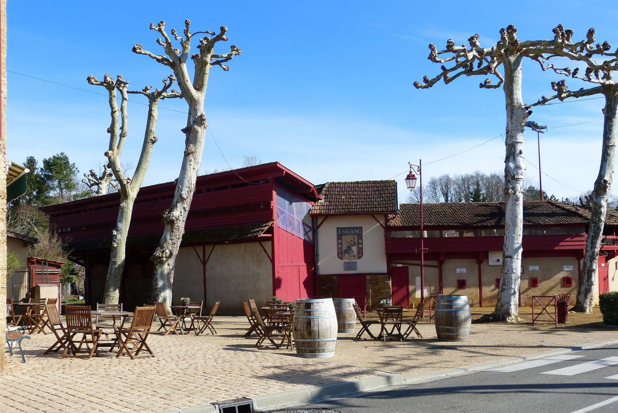 Hotel Restaurant Du Commerce Estang エクステリア 写真