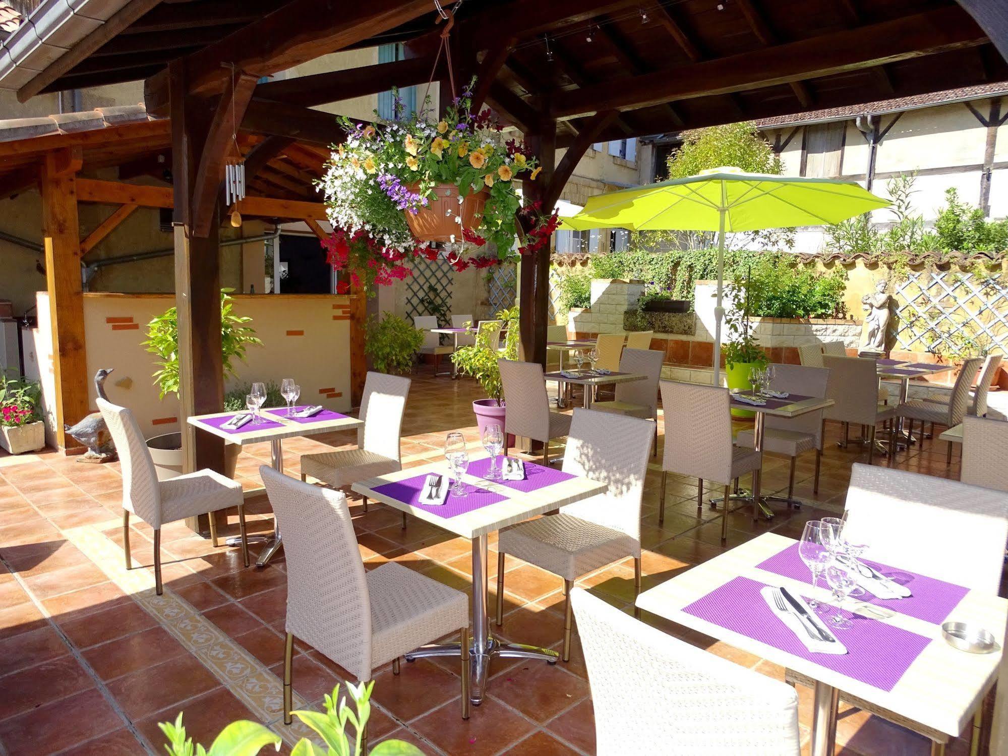 Hotel Restaurant Du Commerce Estang エクステリア 写真
